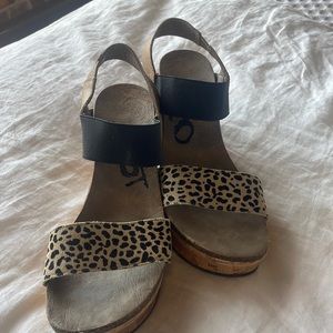 OTBT Bushnell wedge sandal. Size 8, euc